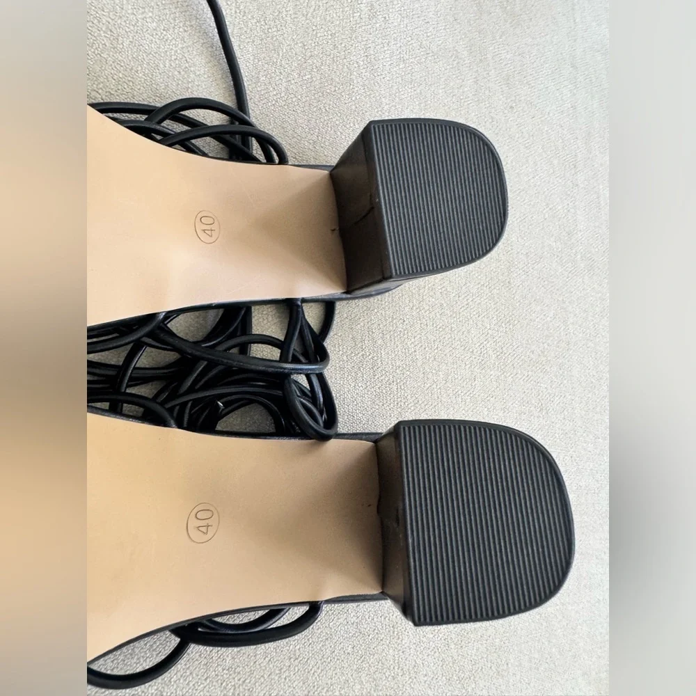 Elegant Black Strappy Women's Heels - Picture 3 of 3